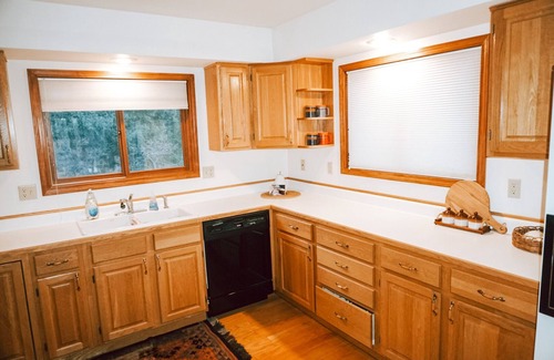 Cascade-Chipita Park Casa | Fireplace, Large Deck with Panoramic Views, 3BR + 3BA, new carpet and blinds