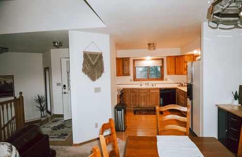 Cascade-Chipita Park Casa | Fireplace, Large Deck with Panoramic Views, 3BR + 3BA, new carpet and blinds