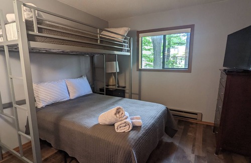 Tobyhanna Chalet De Esquí | Fireside Chalet by *Hiking * Casino * Water Park * Wineries & Breweries*!