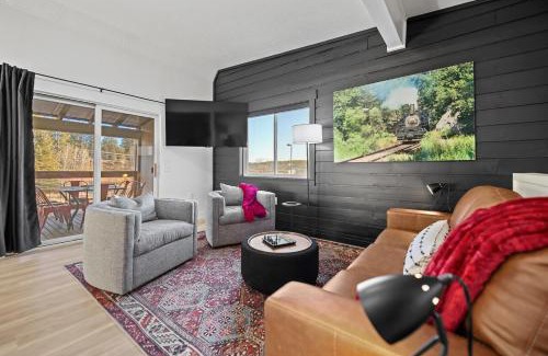 Custer Apartamento | Fireside Haven - Hot Tub & Downtown Walkable