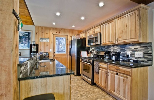 Blue Jay Cabina | Fireside Lodge - Walk to Village