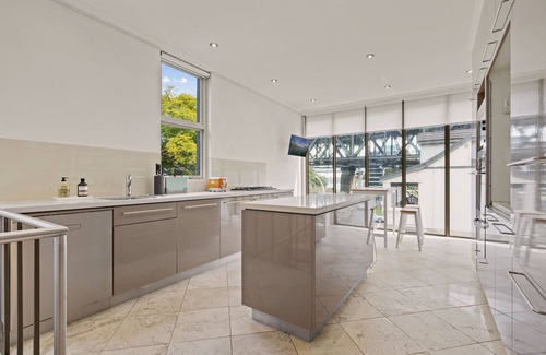 Sydney Casa | Firework View Location! Classic 4-Level Terrace Style Living in Kirribilli