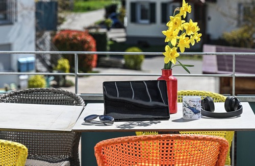 Waggershausen Apartamento | First floor apartment with large, covered south-facing balcony for a cozy glass of wine in the evening