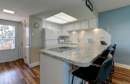 Corpus Christi Condominio | First Floor Beachfront Condo: Stunning Views. Can't Get Any Closer to the Beach
