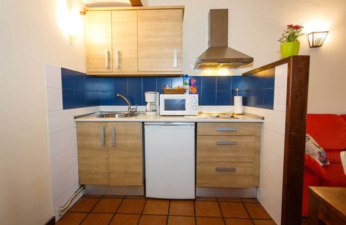 Robregordo Apartamento | Duplex en primera planta con dormitorio abuardillado en altura y chimenea.