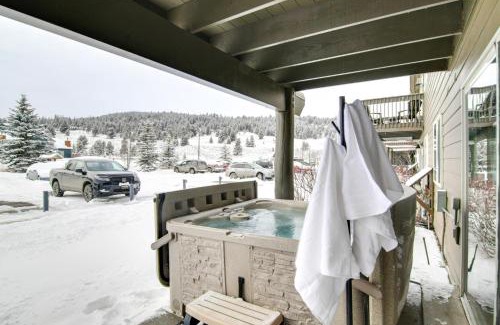 Big Sky Apartamento | First-Floor Big Sky Condo with Hot Tub!