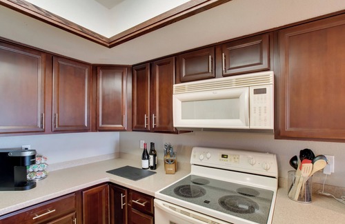 South Scottsdale Condominio | First-Floor Condo w/ Golf Course Views & Pool!