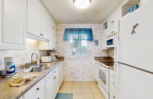 Garden City Condominio | First floor oceanfront condo with pool, hot tub & beach access