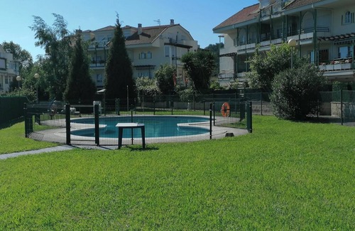 Arce Apartamento | Bajo con jardín La Mina equipado,playas.