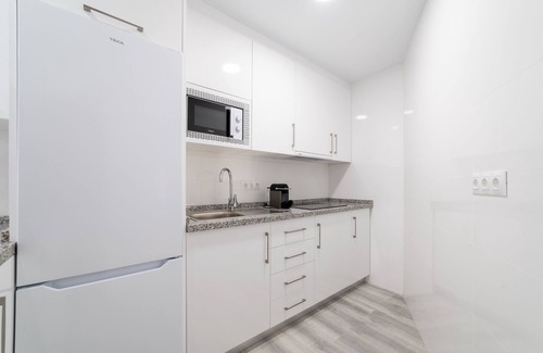 Benalmadena Costa Apartamento | Primera linea Playa, Piscina, Puerto Marina.
