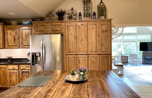 Grand Saline Cabaña | 🏆🌸 🏆HIGHLY POPULAR🏆, VIEWS, Trade Days, 1st Monday, Wineries, Pets 🦆🍷🐶