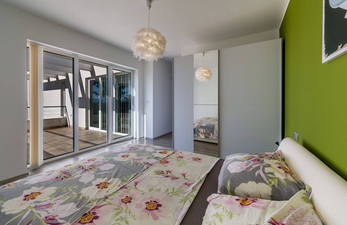 Zurkovo Villa | Primera fila al mar, todo nuevo, diseñador Villa!