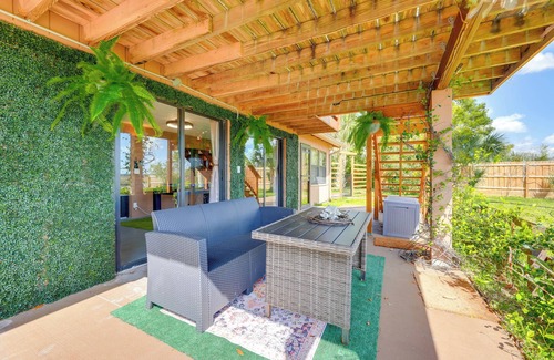 Arlington Casa | Waterfront Gem w/ Dock & Kayaks in Jacksonville