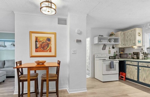 Lanark Village Cabaña | Fish, Boat, Play with a cute comfy place to stay!