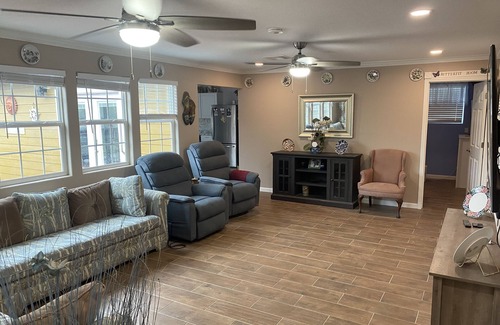 Cedar Lane Casa | Fish Camp - Backyard Caney Creek Fishing - 7.5 Miles from the Gulf