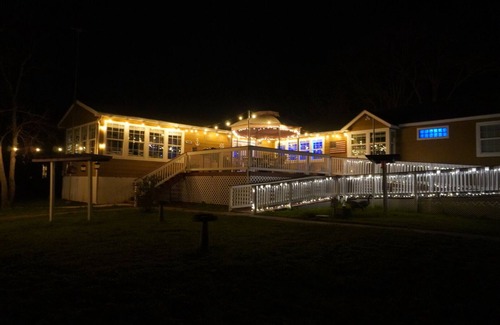 Cedar Lane Casa | Fish Camp - Backyard Caney Creek Fishing - 7.5 Miles from the Gulf