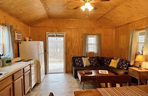 Dallas County Cabina | Fish & Float Niangua! 7m to Bennett Springs~ Peace and Quiet