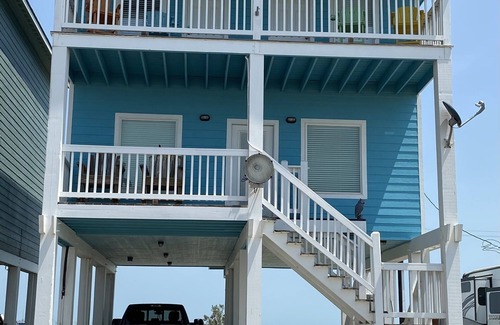 Elmaton Casa | Fish from your private dock on the Colorado River at Bay Bandits’ Hideaway!