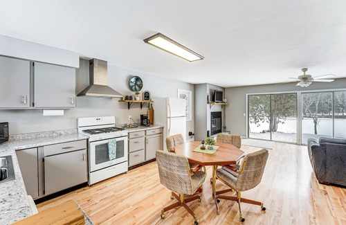 Paris Cabina | Fish & Hike: Riverfront Cabin in Paris