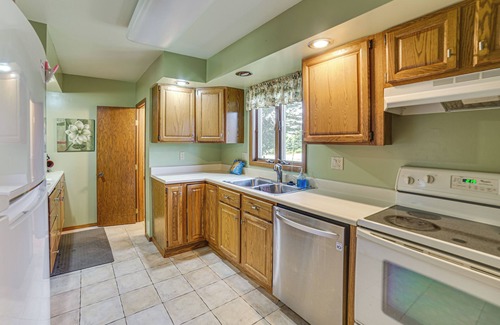 Burke Casa | Fish & Hike: Small-Town Retreat 2 Mi to Burke Lake