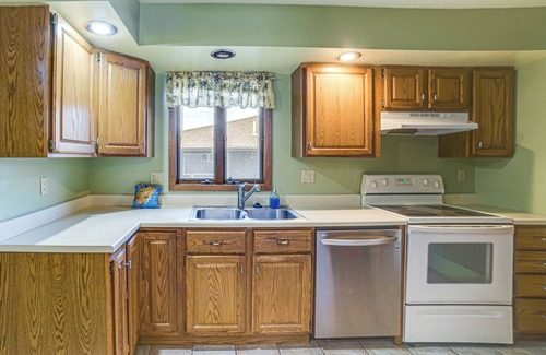 Burke Casa | Fish & Hike: Small-Town Retreat 2 Mi to Burke Lake