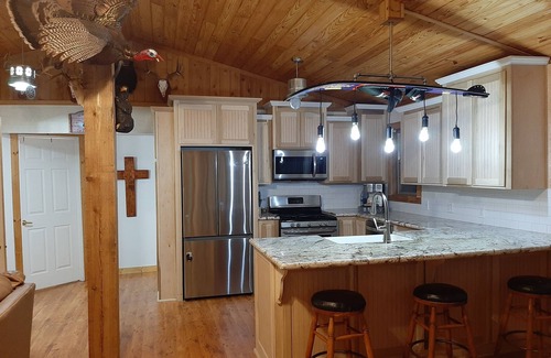 Somerville Cabina | Fish n Fin Cabin at Lake Somerville- Sleeps 9, Somerville, TX, Birch Creek