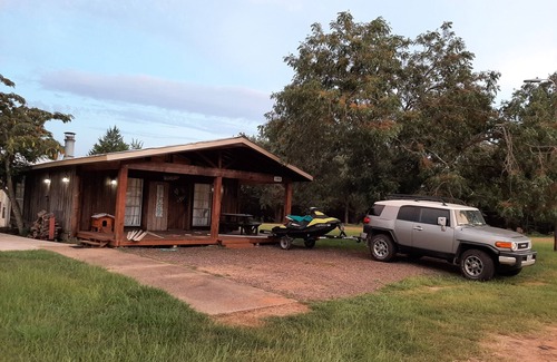 Somerville Cabina | Fish n Fin Cabin at Lake Somerville- Sleeps 9, Somerville, TX, Birch Creek