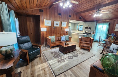 Port St. Joe Cabina | "Fish On!"- Cozy 3 bedroom cabin near Indian Pass.