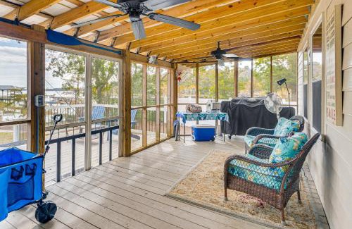 Lake Waccamaw Casa | Fish, Swim and Grill Lakefront Carolina Home!