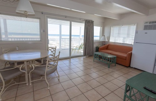 Ocean City Hotel | Fish Tales Boardwalk Inn