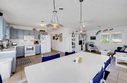 Nags Head Cabaña | Fish Wish Cottage (MP 10): Centrally Located to Everything OBX!