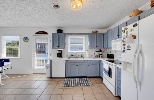 Nags Head Cabaña | Fish Wish Cottage (MP 10): Centrally Located to Everything OBX!