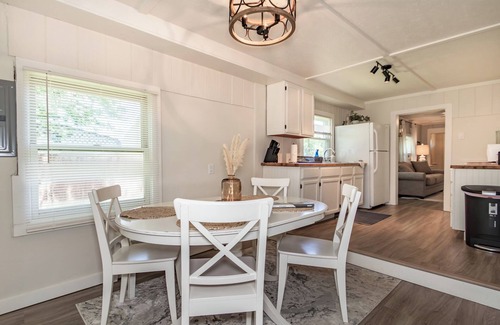 Mentor Headlands Casa | Fisherman's Cottage 4 beds Mentor Ohio Near Lake