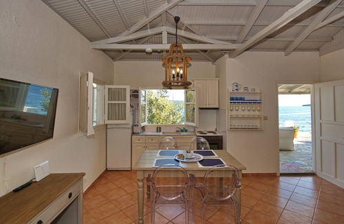 Nimfea Cabaña | Fisherman's Cottage, Villa privada en la playa cerca de Kalamakia Alonnisos