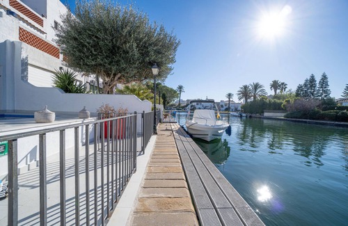 Empuriabrava Chalet De Esquí | Casa de pescador con 3 habitaciones, piscina y amarre