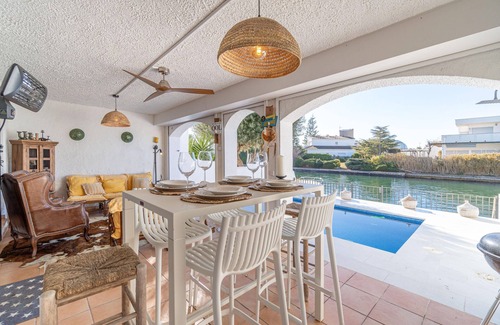 Empuriabrava Chalet De Esquí | Casa de pescador con 3 habitaciones, piscina y amarre