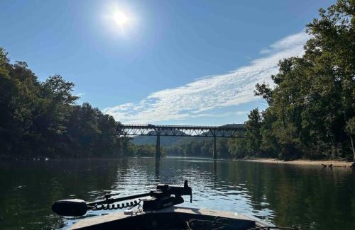Eureka Springs Casa | Fisherman White River Paradise