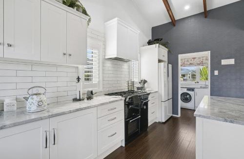 Waikanae Casa | Fishermans Cottage - Waikanae Beach