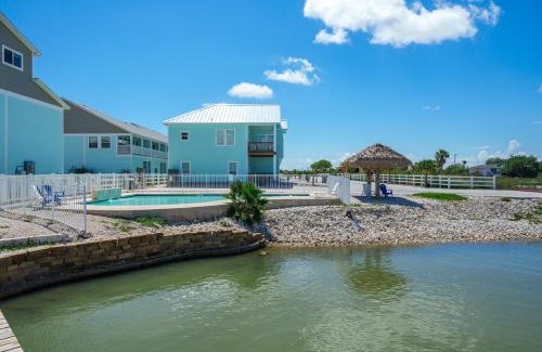 Rockport Casa | Fishful Thinking ! Pool on the waters edge
