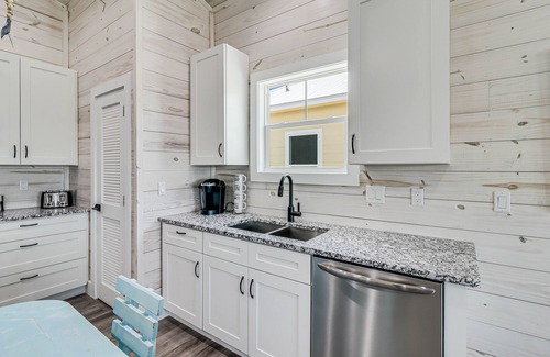 Palm Harbor Casa | Fishtastic Sp103 4 Bedroom Home by RedAwning