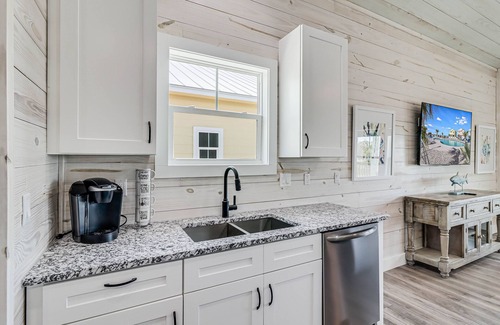 Palm Harbor Casa | Fishtastic Sp103 4 Bedroom Home by RedAwning