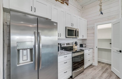 Palm Harbor Casa | Fishtastic Sp103 4 Bedroom Home by RedAwning