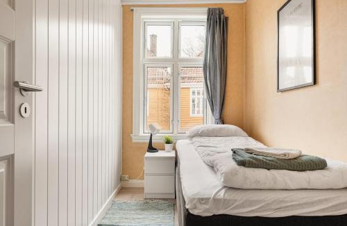 Sentrum Apartamento | Fit For Two Families! 8 Bedrooms! 2 Bathrooms!