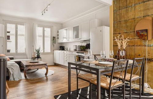 Sentrum Apartamento | Fit For Two Families! 8 Bedrooms! 2 Bathrooms!