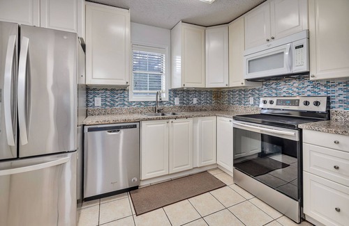 Saint Simons Island Condominio | Fitness Center and Community Pool!