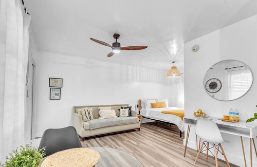 Lake Ridge Villa | Fits 2, <2 Miles from Beach, Newly Renovated, Pool