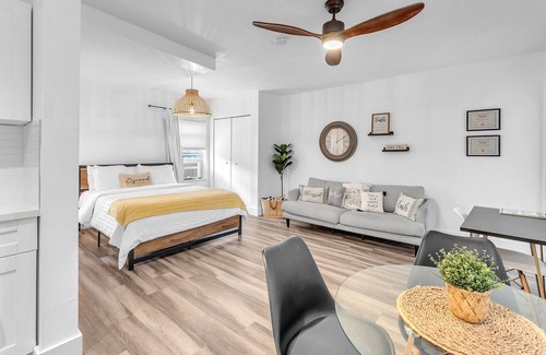 Lake Ridge Villa | Fits 2, <2 Miles from Beach, Newly Renovated, Pool