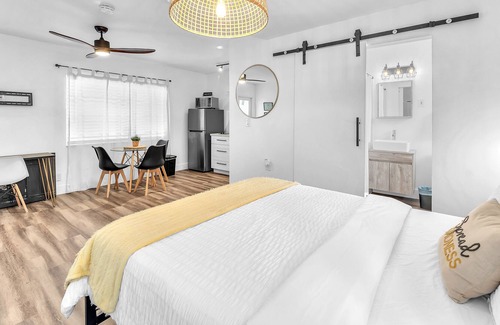 Lake Ridge Villa | Fits 2, <2 Miles from Beach, Newly Renovated, Pool