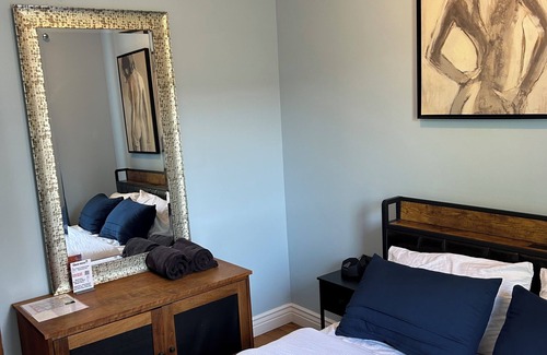 Boystown Cama Y Desayuno | Five bedroom - 3 bath - Sleeps 12