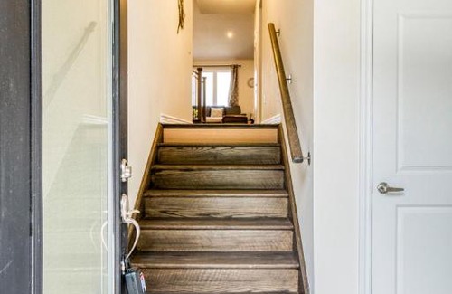Wasaga Beach Casa | Five Bedroom Deluxe House close to Wasaga Beach